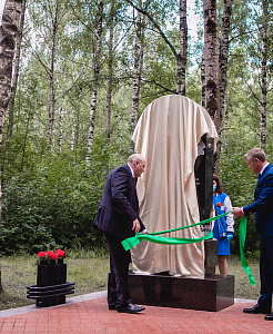 Торжественная церемония открытия монумента в память о воинах Ненецкого автономного округа, павших в годы Великой Отечественной войны
